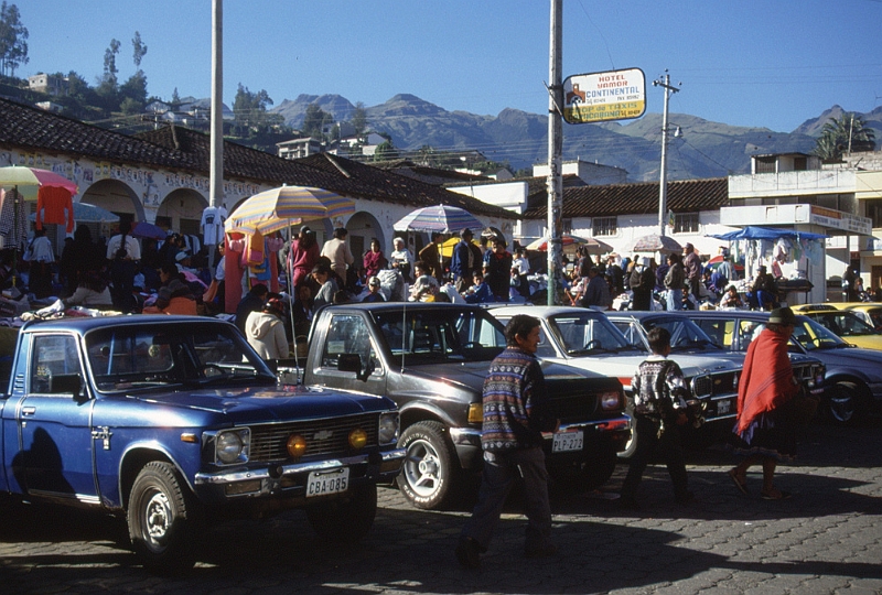 574_Otavalo, marktdag.jpg